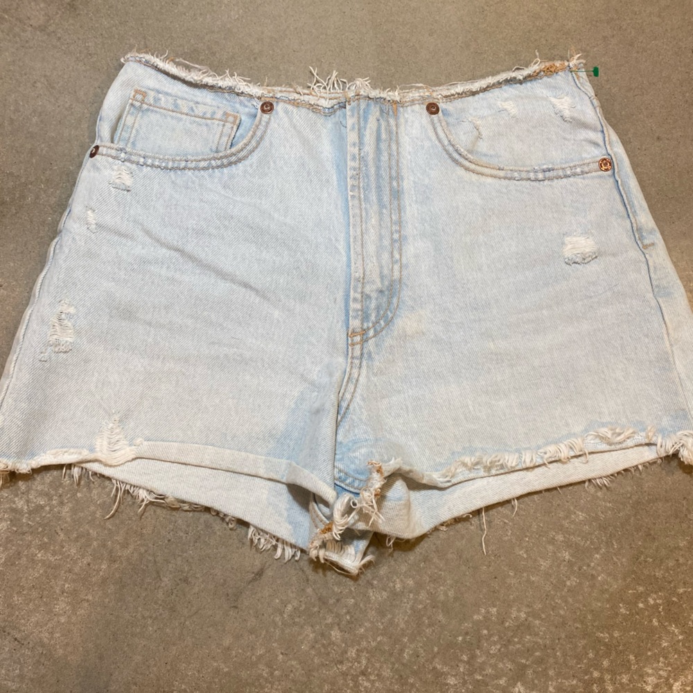 🍄 Zara | Women's Light Blue Denim Raw Edge Waist and Hem - Size 2